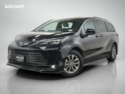 Used 2025 Toyota Sienna XLE w/ XLE Plus Package