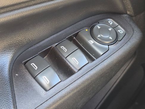 Used 2019 Chevrolet Equinox LT w/ Driver Convenience Package FWD image 8