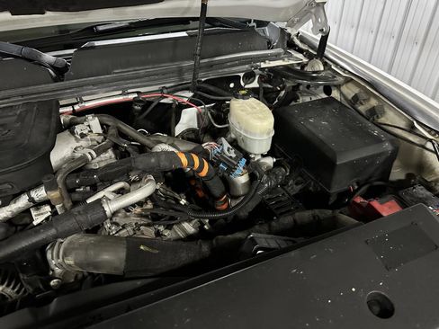 Used 2014 GMC Sierra 2500 Denali w/ Suspension Package, Off-Road image 17