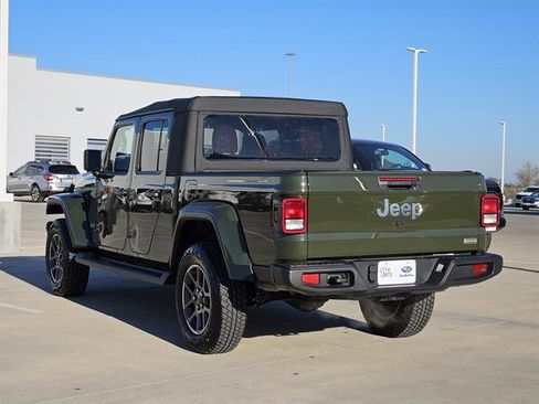 Used 2023 Jeep Gladiator Overland w/ Cold Weather Group image 3
