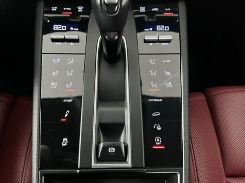 Certified 2023 Porsche Macan S image 36