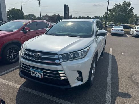 Used 2018 Toyota Highlander Limited AWD/4WD image 9
