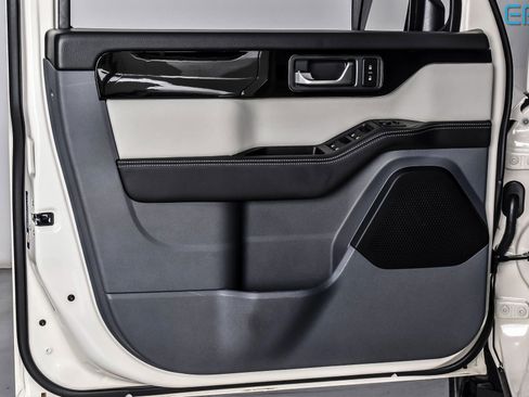 Used 2025 INEOS Grenadier Fieldmaster Edition image 12