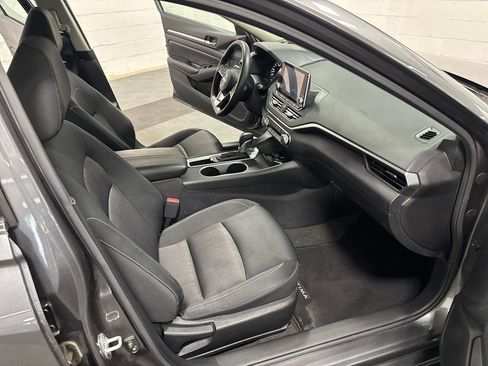 Used 2022 Nissan Altima 2.5 SV FWD image 17