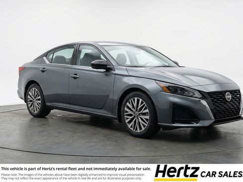 Used 2025 Nissan Altima 2.5 SV image 1