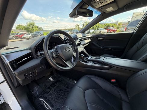 Used 2021 Toyota Avalon XLE FWD image 11