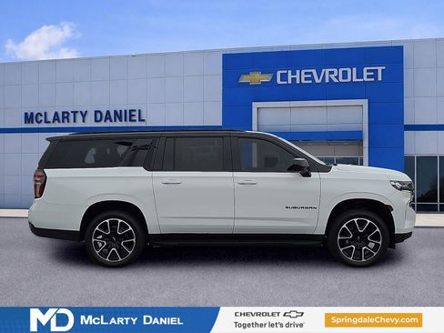 Used 2021 Chevrolet Suburban RST AWD/4WD image 6