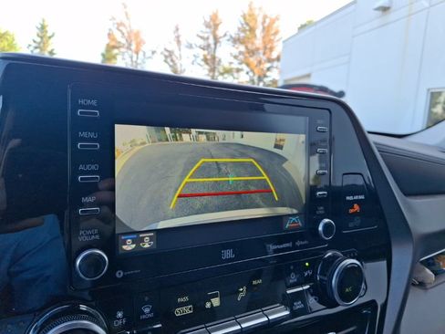 Used 2021 Toyota Highlander Limited AWD/4WD image 5