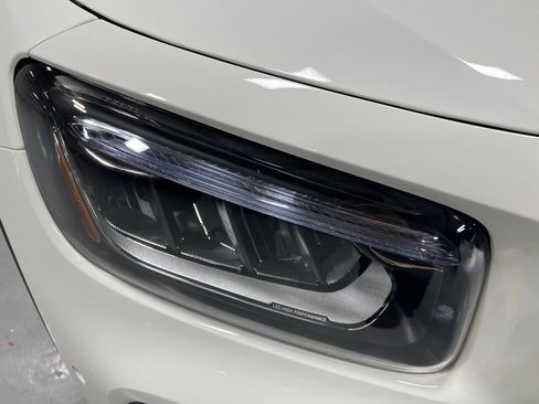 Used 2025 Mercedes-Benz GLB 250 4MATIC image 10