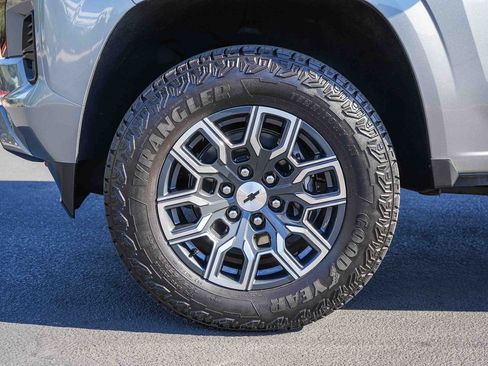 Used 2024 Chevrolet Colorado Z71 w/ Z71 Convenience Package 2 AWD/4WD image 13