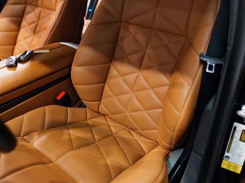 Used 2023 BMW 740i w/ Parking Assistance Package image 28