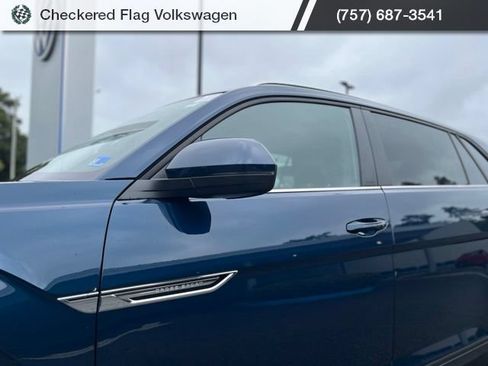 Used 2023 Volkswagen Atlas Cross Sport SE AWD/4WD image 2