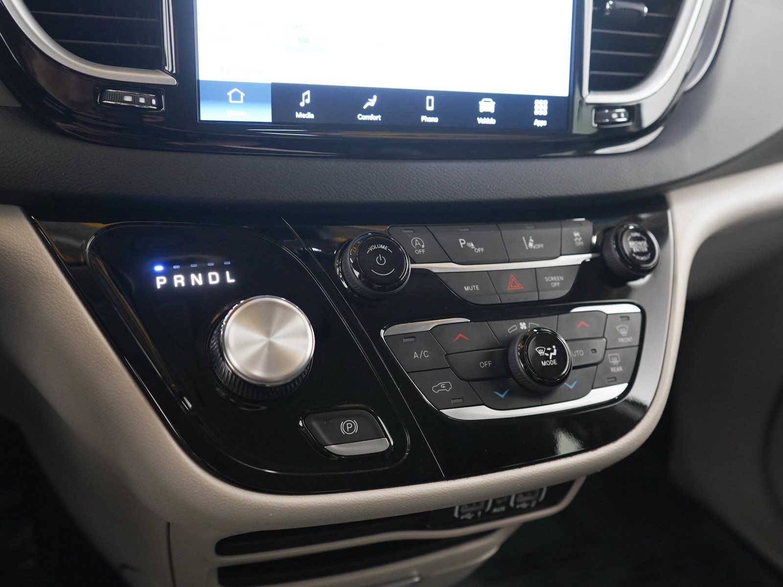 Used 2023 Chrysler Pacifica Touring-L FWD image 25