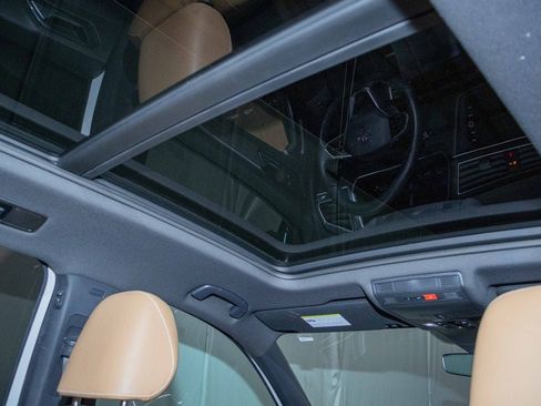 Used 2024 Volkswagen Tiguan SE R-Line image 26