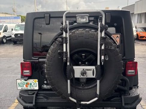 Used 2016 Jeep Wrangler Unlimited Rubicon w/ Connectivity Group AWD/4WD image 4