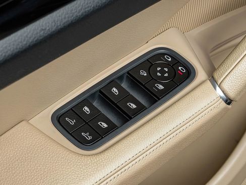 Used 2019 Porsche Cayenne image 38