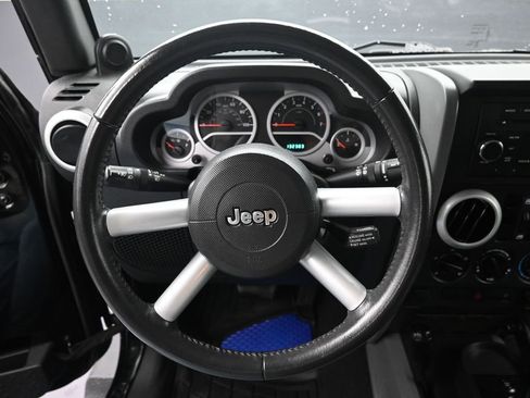 Used 2009 Jeep Wrangler Unlimited Sahara AWD/4WD image 16
