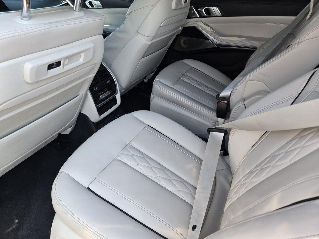 Used 2021 BMW X7 M50i AWD/4WD image 30