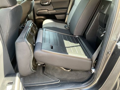 Used 2023 Toyota Tacoma TRD Off-Road image 39