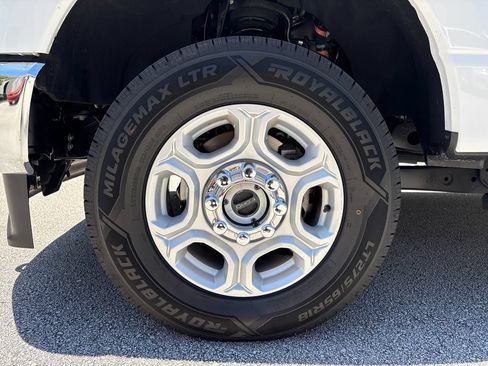 Certified 2025 Ford F250 XLT AWD/4WD image 14