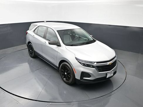 Used 2022 Chevrolet Equinox LS w/ LPO, Floor Liner Package FWD image 19