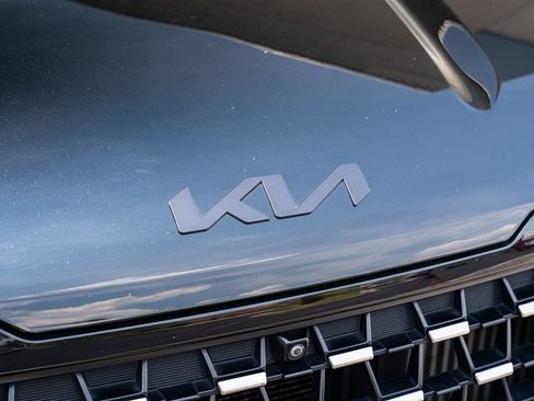 Used 2025 Kia Carnival SX Prestige FWD image 7