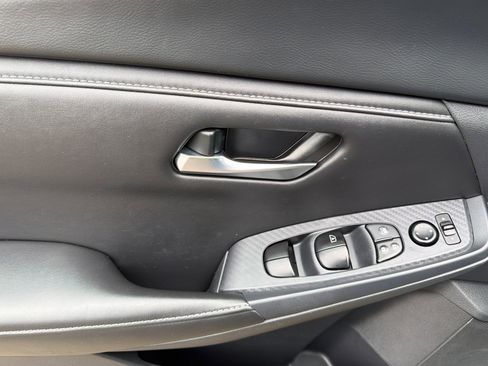 Used 2024 Nissan Sentra SV FWD image 10