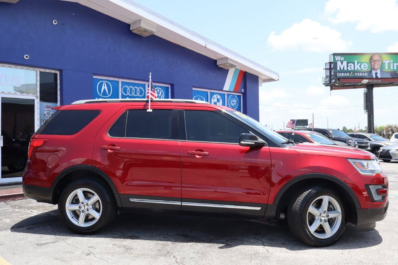Used 2017 Ford Explorer XLT w/ Equipment Group 202A AWD/4WD image 3
