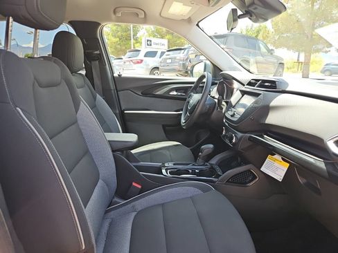 Used 2023 Chevrolet TrailBlazer LT FWD image 23