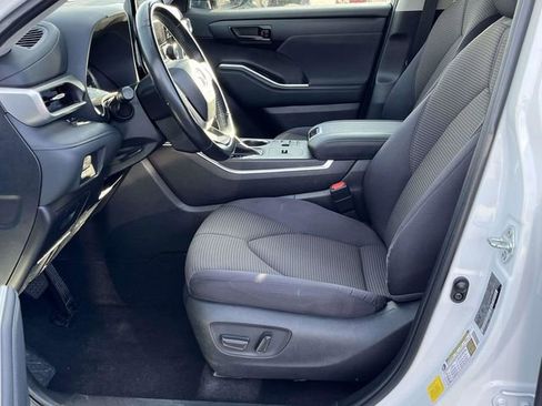 Used 2023 Toyota Highlander L image 13