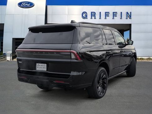 New 2025 Lincoln Navigator Reserve w/ Jet Appearance Package image 4