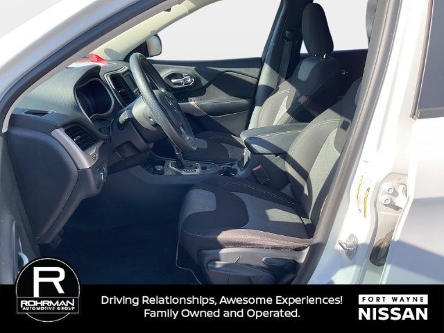 Used 2017 Jeep Cherokee Sport AWD/4WD image 11