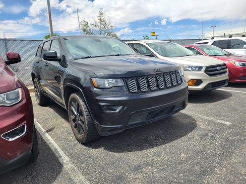 Used 2019 Jeep Grand Cherokee Altitude AWD/4WD image 3