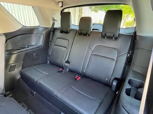 Used 2025 Nissan Pathfinder SL AWD/4WD image 28