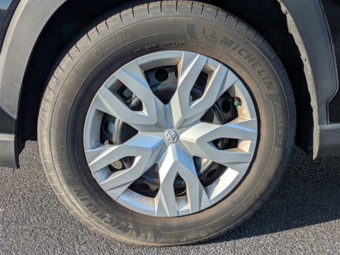 Used 2023 Toyota Corolla Cross L image 30