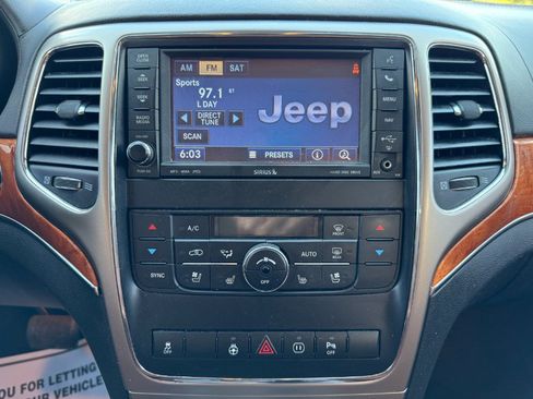 Used 2012 Jeep Grand Cherokee Overland AWD/4WD image 23