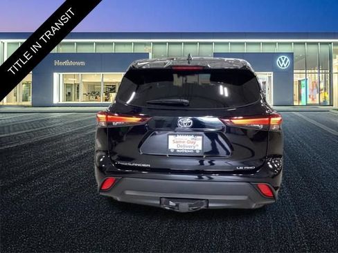 Used 2024 Toyota Highlander LE AWD/4WD image 26