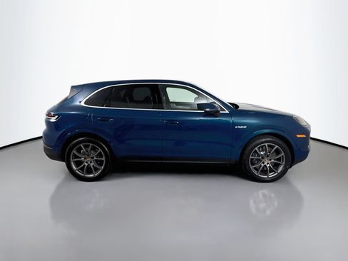 Certified 2026 Porsche Cayenne E-Hybrid AWD/4WD image 8