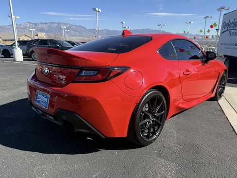 Used 2023 Toyota GR86 Premium w/ ALL Weather Mat Package (TMS) image 5