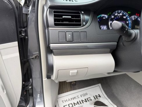 Used 2012 Toyota Camry XLE w/ Leather Pkg FWD image 16