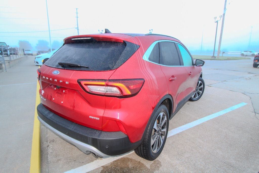 Used 2023 Ford Escape Platinum AWD/4WD image 3