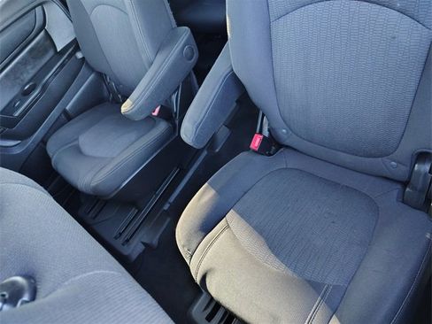 Used 2017 Chevrolet Traverse LT w/ Style and Technology Package image 29