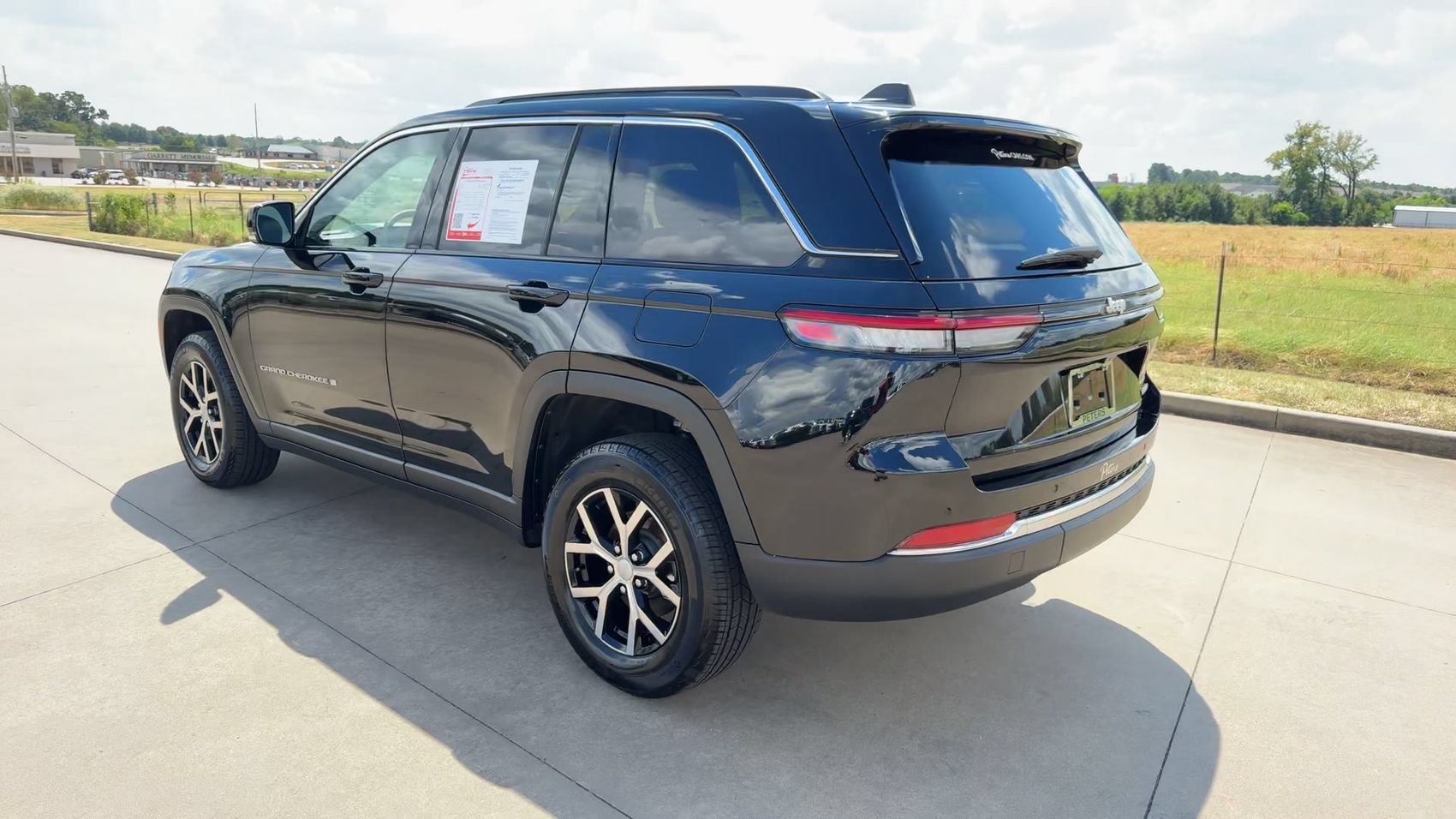 Used 2025 Jeep Grand Cherokee Limited RWD image 7