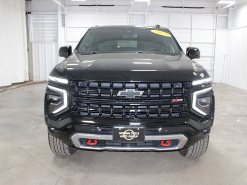 Used 2025 Chevrolet Suburban Z71 image 3