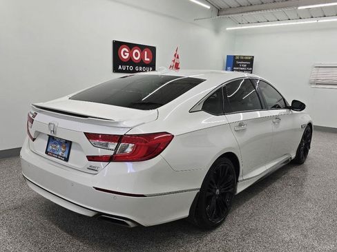 Used 2018 Honda Accord Touring image 12
