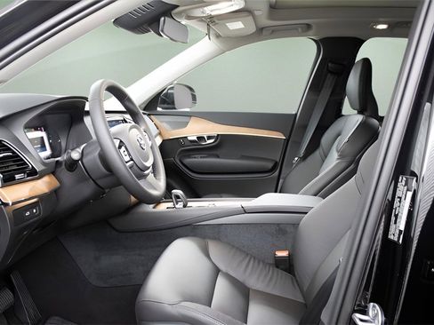 Certified 2025 Volvo XC90 T8 Plus image 16