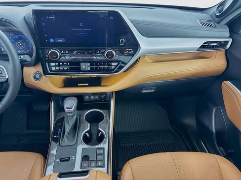 Used 2023 Toyota Highlander Platinum image 26