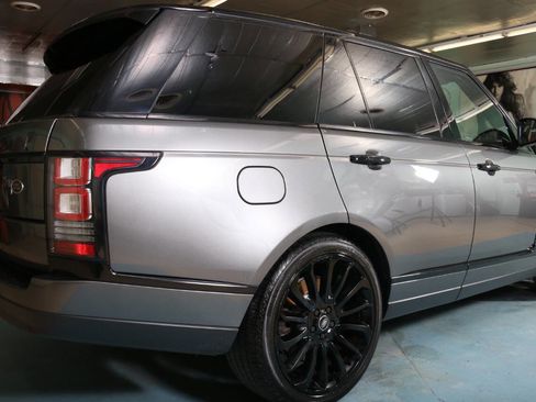 Used 2017 Land Rover Range Rover HSE image 20