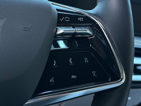 Used 2024 Cadillac Lyriq Sport RWD image 44