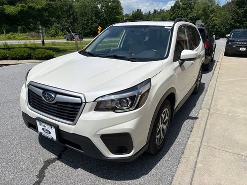 Used 2019 Subaru Forester Premium w/ All-Weather Package AWD/4WD image 3